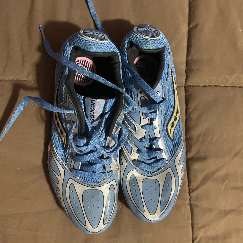 Saucony Women’s Crescent Sprint track spikes